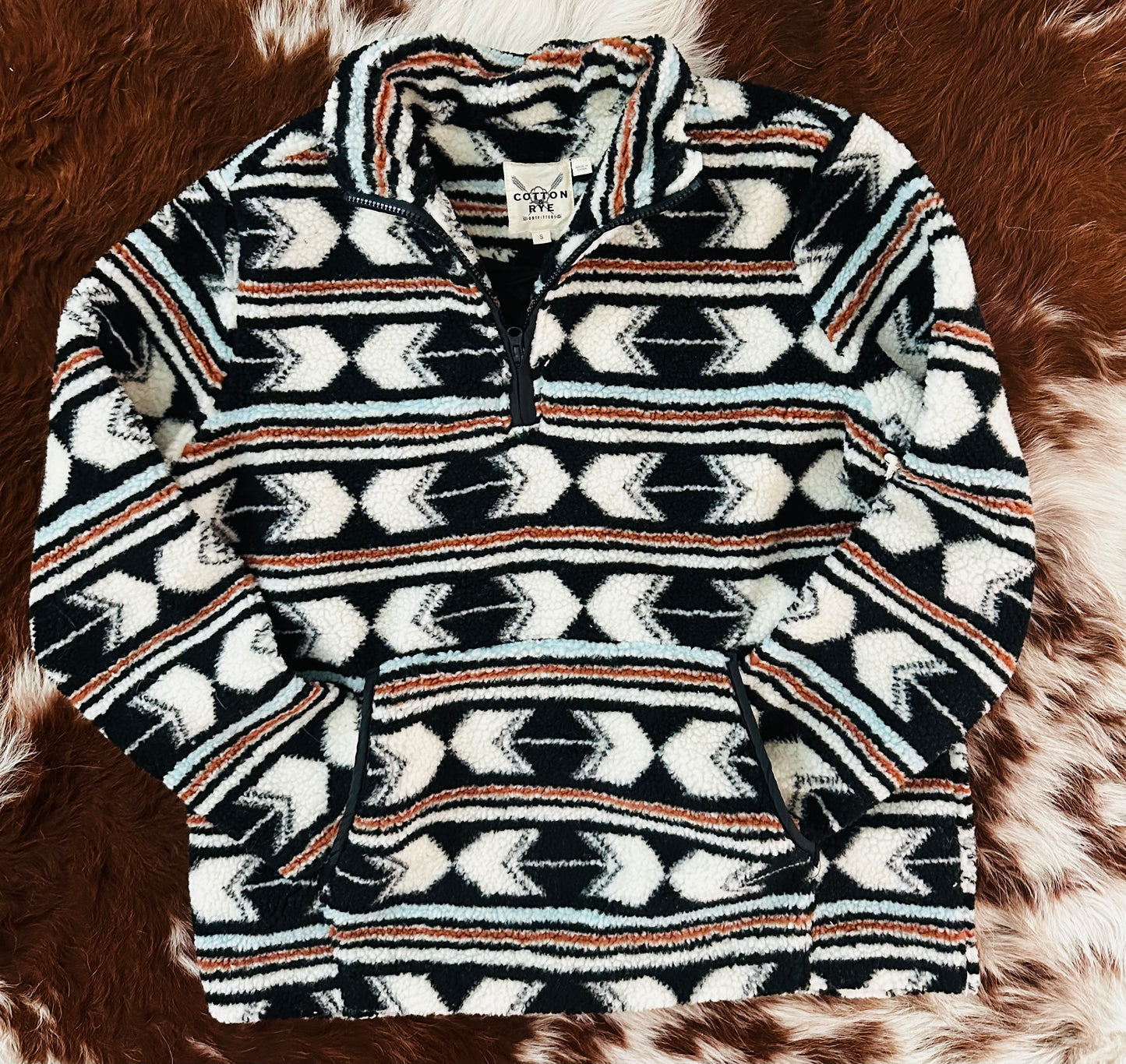 Sherpa Pullover in Black/Ivory