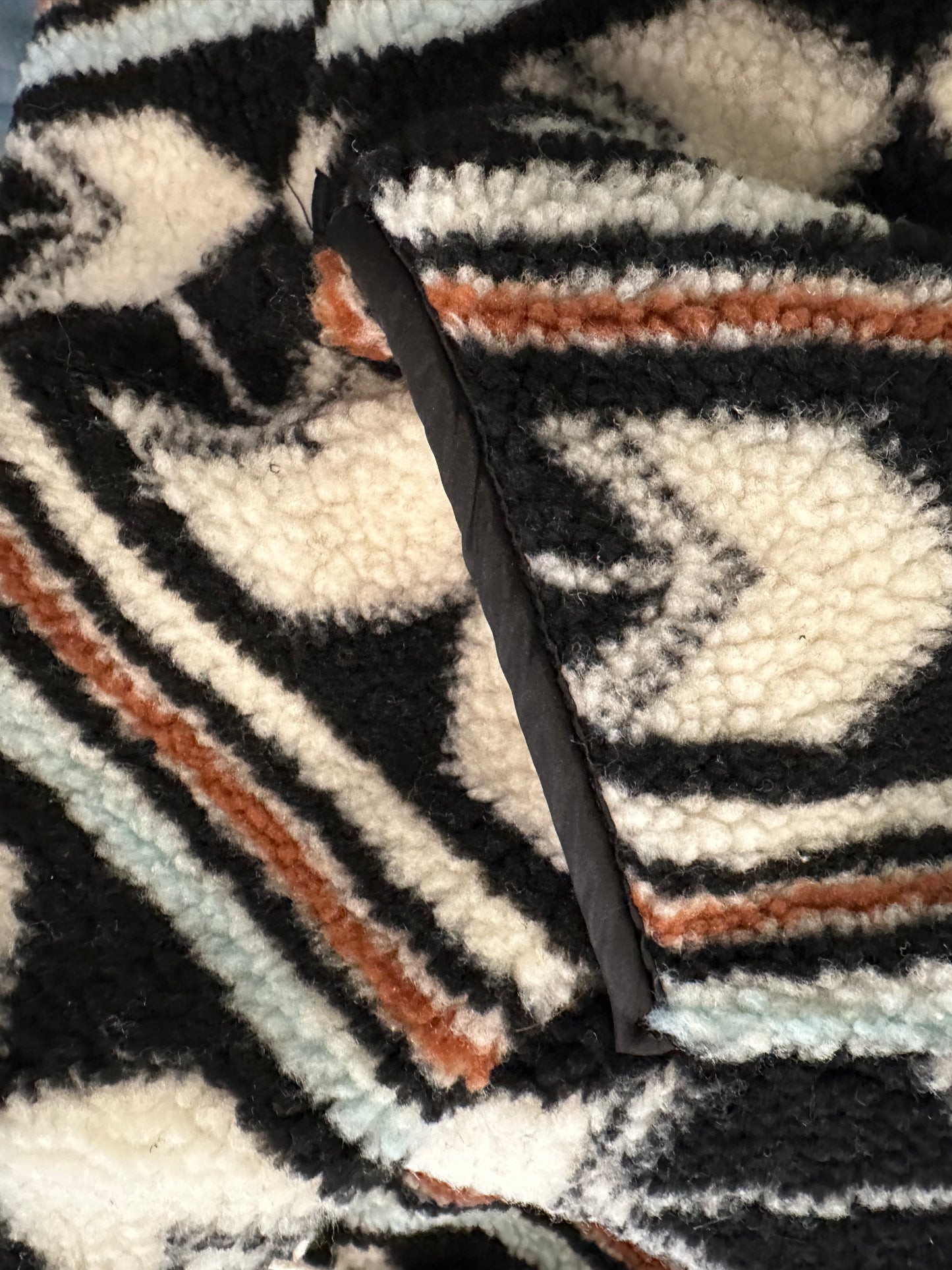 Sherpa Pullover in Black/Ivory