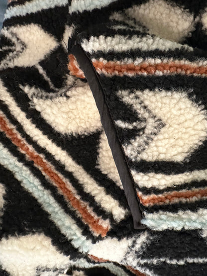 Sherpa Pullover in Black/Ivory