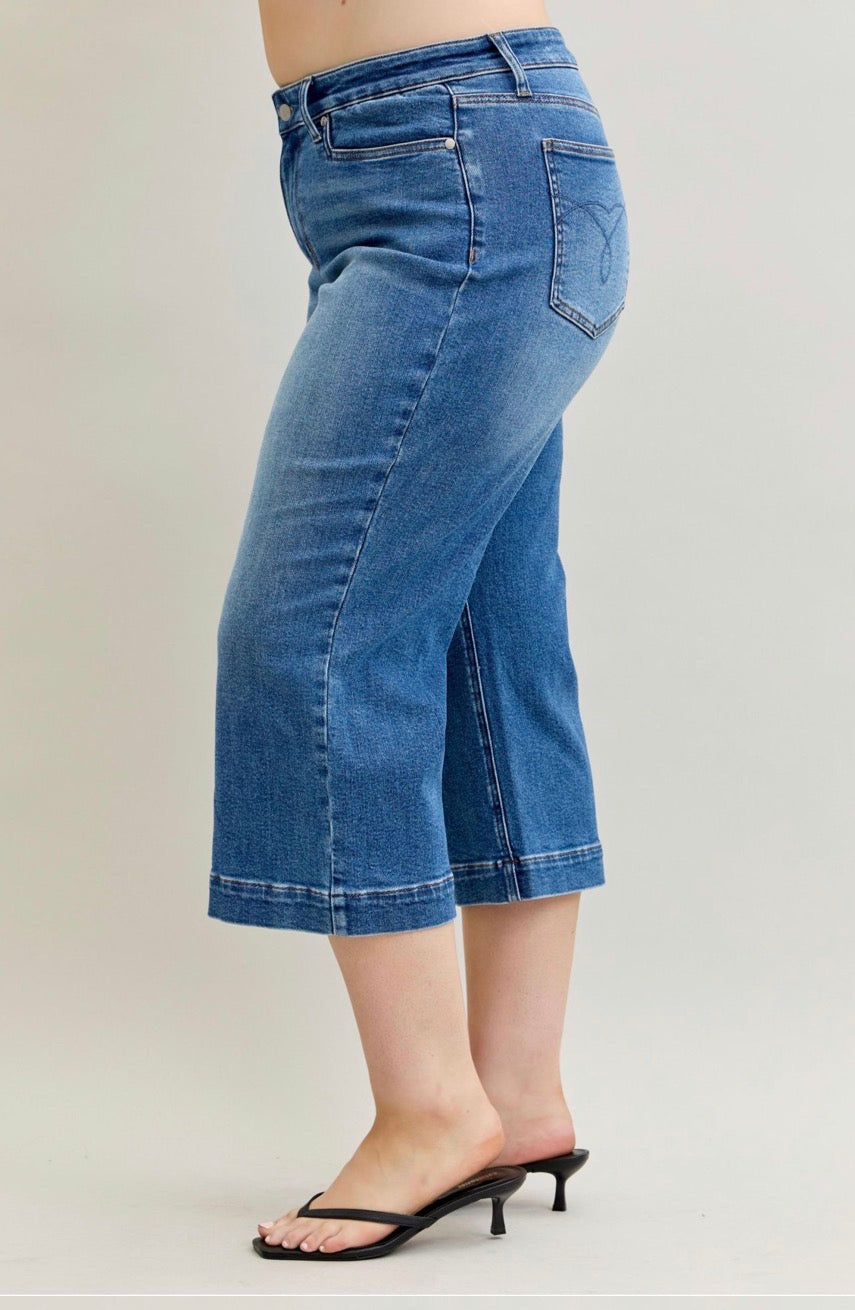 Wide Crop Vintage Pockets w/Wide Hem by Judy Blue
