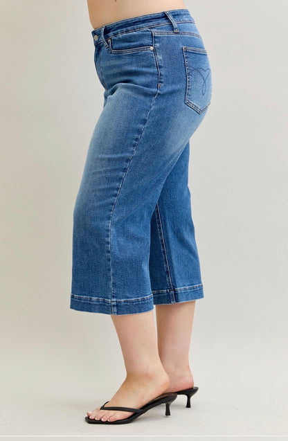 Wide Crop Vintage Pockets w/Wide Hem by Judy Blue